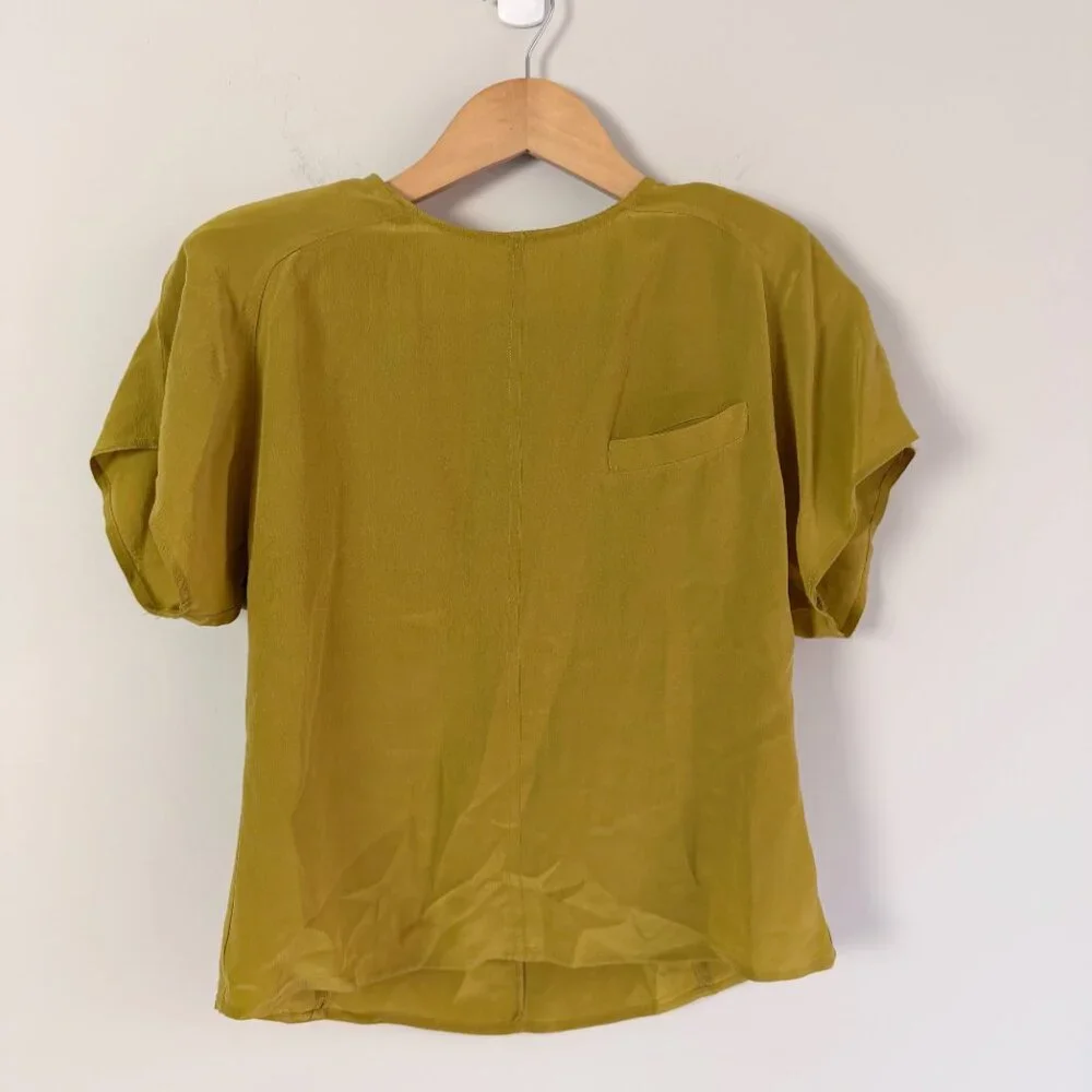 2/$30 Sunny Leigh 100% Silk Short Sleeve Top Small - Picture 3 of 4